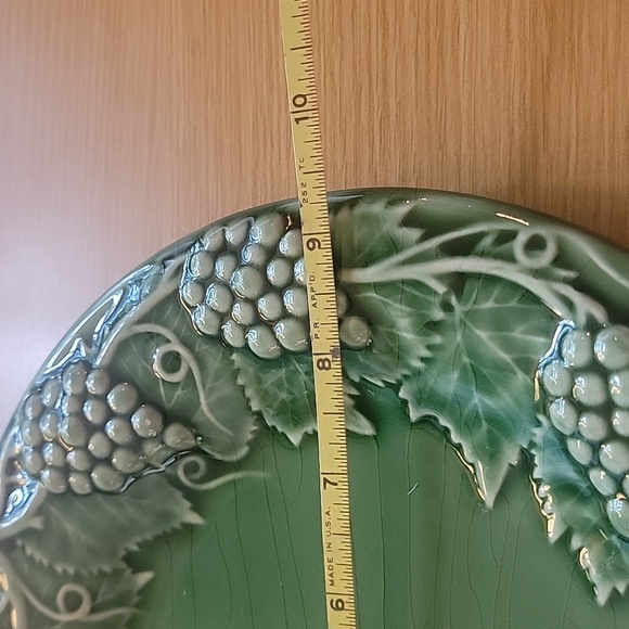 Bordallo Pinheiro grape leaf green plate 9.25 inches - Picture 4 of 5